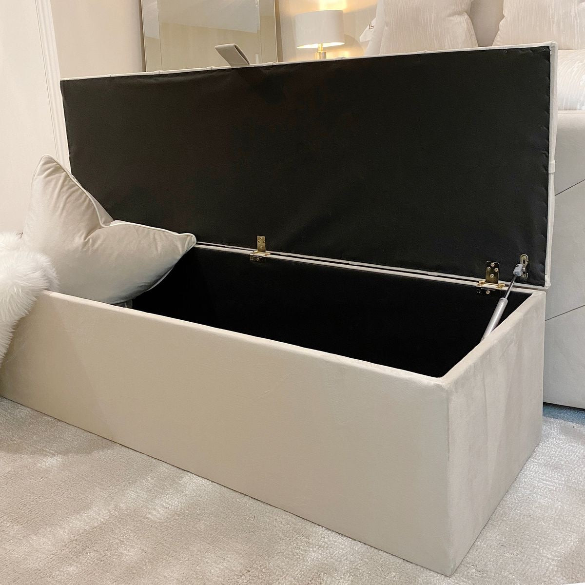Modern Line Blanket Box